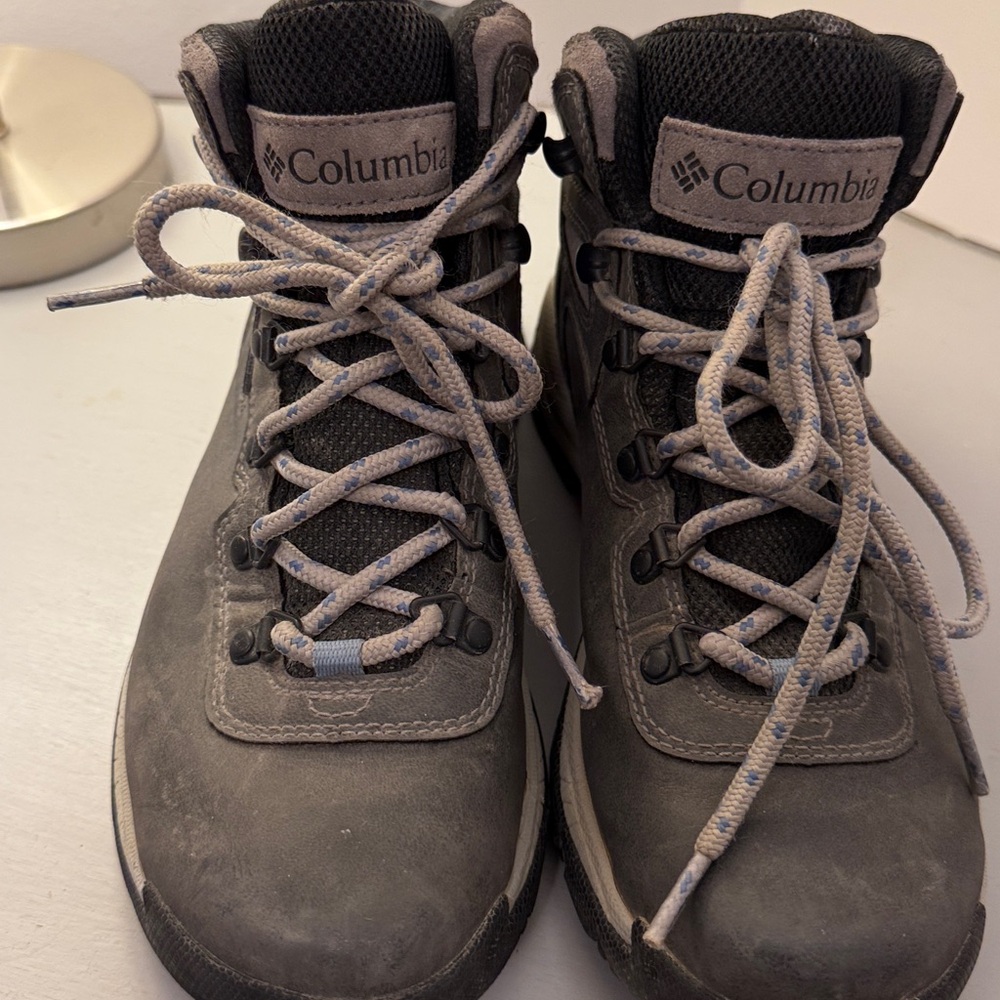 Columbia Women’s Black and Gray Hiking Boots - Picture 2 of 7